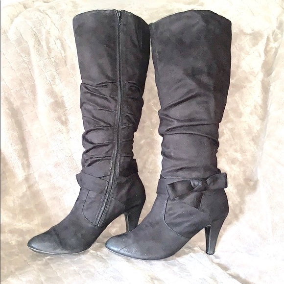 Black suede heeled boots with bow 🎀 - Picture 2 of 8